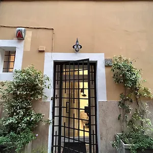 https://a-casa-dei-romani.it-romehotels.com